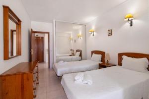 Oura 14 A, com piscina