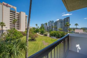 Couples Getaway King Balcony Condo Near Universal