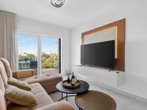 Apartment Azure Terrace – Private Rooftop Spa by Interhome