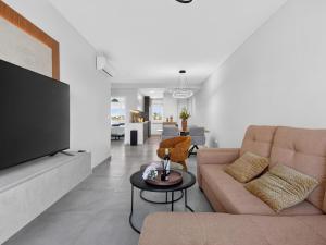 Apartment Azure Terrace – Private Rooftop Spa by Interhome