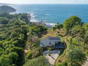 Pacific Paradise Brand New Luxury Home, Dominical