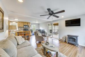 Fire Pit + Patio: Creekside Cabin in Eagle Rock!