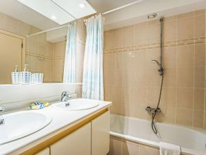 Apartment Zandloper with balcony by Interhome