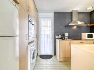 Apartment Las Palmeras-2 by Interhome