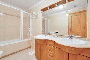 Casa en playa con piscina Novamar