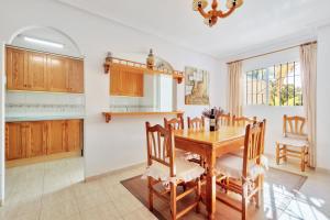 Casa en playa con piscina Novamar