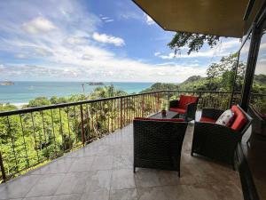 Casa Cristal, Stunning Ocean Views, Walk to beach