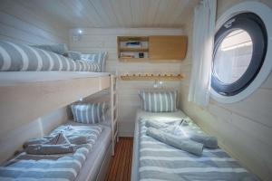 Magisches Abenteuer-Hausboot Juno