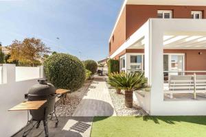 Casa Bos Orange Pool and Jacuzzi