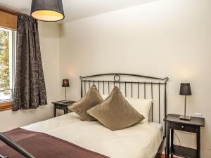 Apartment Chesa Chalcherin 3 by Interhome