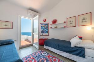 Seafront Villa with private pool img26