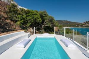 Seafront Villa with private pool img34