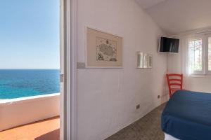 Seafront Villa with private pool img22