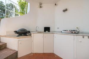 Seafront Villa with private pool img12