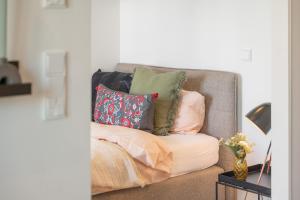 Business suite with skyline view with parking space