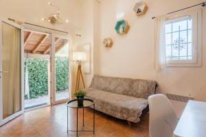 Charming 2 bedroom House With Pool
