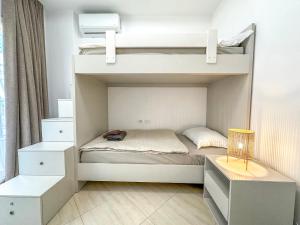 606 Vala Apartment