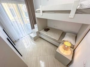 606 Vala Apartment