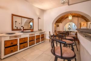 The Bar 2 live in