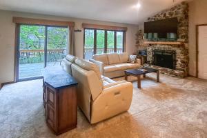 Boat Dock! Lakefront Group Getaway in Eldon