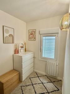 Charmant appartement rénové vue piscine