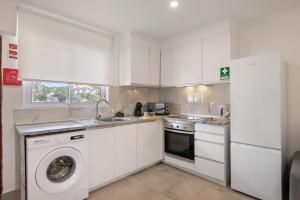 Stunning Modern Apartment In Oura