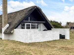 6 person holiday home in Ringkøbing-By Traum