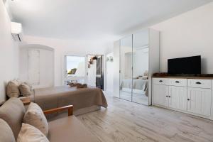 White Studio and Terrace