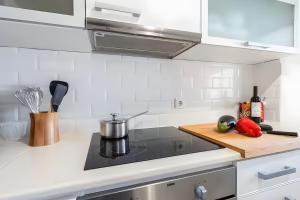 Bright And Modern 2 Bed Apartment