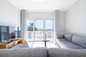 Bright And Modern 2 Bed Apartment
