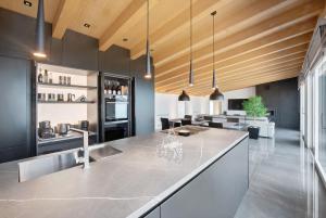Luxury Lakefront Penthouse