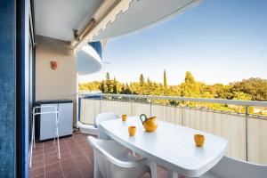 Pretty Flat in the Sun