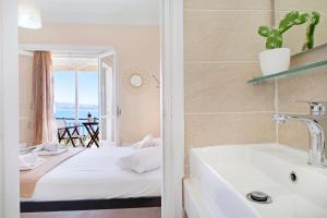 Tasoula Studio with sea view 6