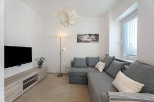 Residenza Jasmine Grey Apartment