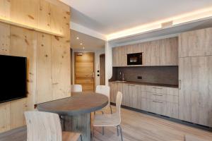 Wind Mountain Planet Suite House