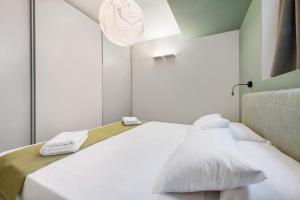 Gemhouse Smeraldo garda lake