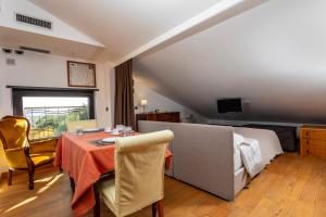 The Amphora Lodging