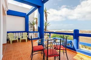 Villa with pool and beach access