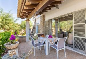 Cottage 50m From the Beach