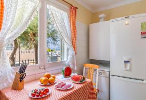Cottage 50m From the Beach