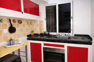 Spacious 2BR Apartment with Moroccan Salon near Aquaparc Tamaris, Casablanca