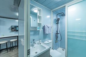 Modern Foldable Container Home Unique Stay Near Pipestem Park