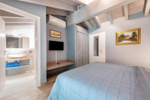 Abaye 6 Cabernet Charm Adults Only