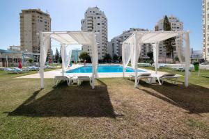 Camões 13F, com piscina