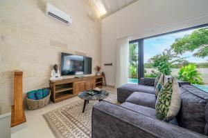 Casa DaMaria - Spacious Pool Villa with Sauna & BBQ