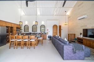 Casa DaMaria - Spacious Pool Villa with Sauna & BBQ