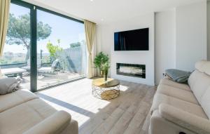 Cozy Home In Torre Del Mar