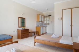 Sandy Maria studio 305