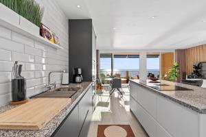 100 Beach Seaview