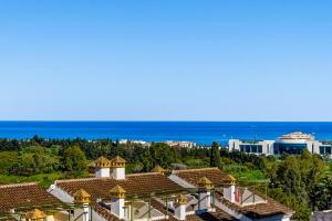 Sea-View 2BR - Walk to Puerto Banús - Aloha Golf